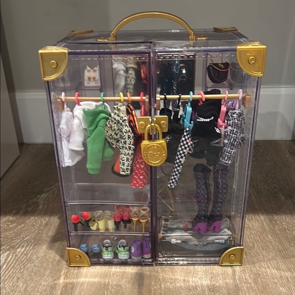 Rainbow High Doll Wardrobe with Gold Accents (limited edition) - Picture 1 of 14
